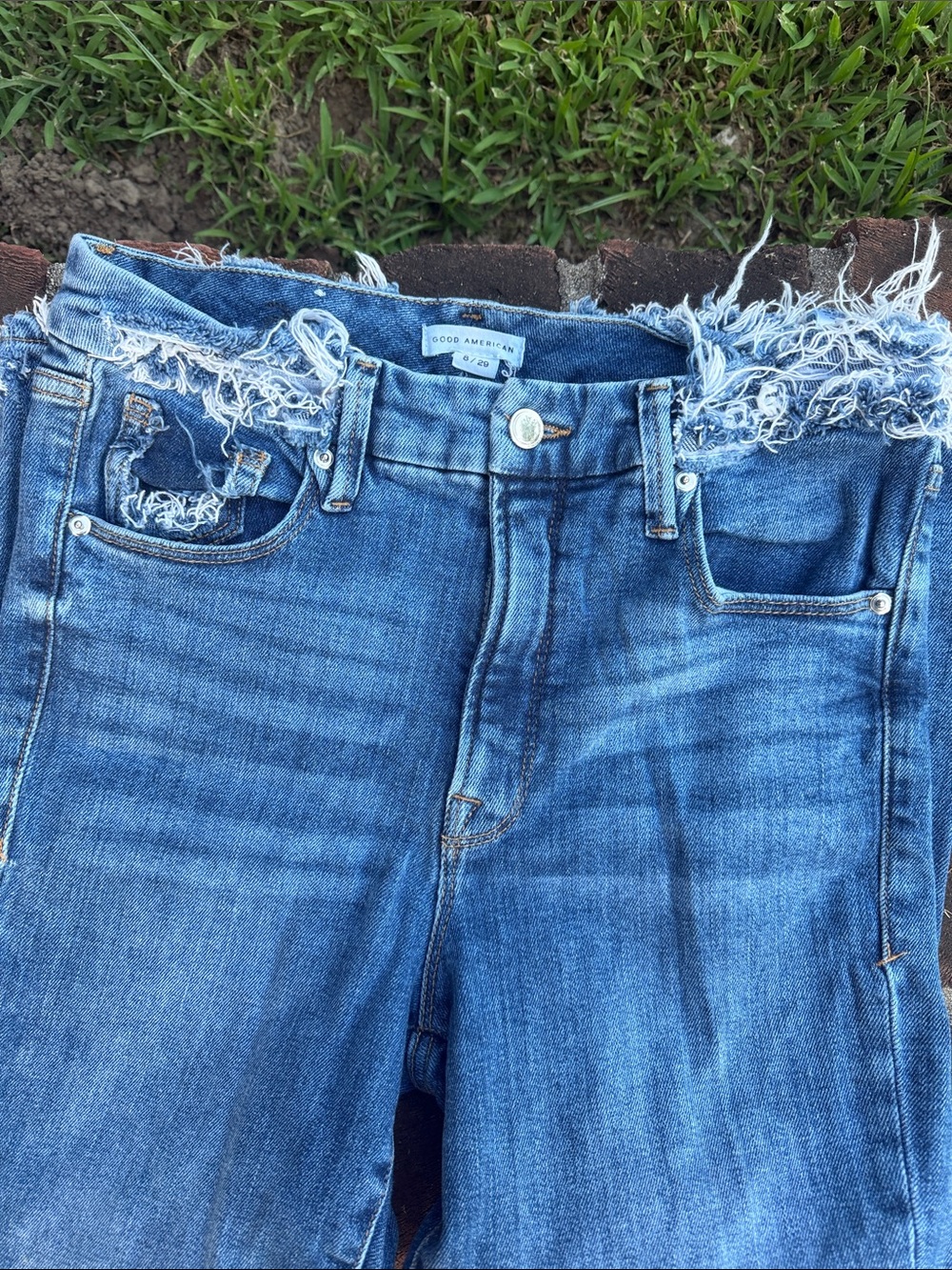 Good American high rise cropped distressed blue jeans size 8/29 - Picture 3 of 9